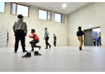 Es sind spielende Kinder im Veranstaltungsraum zu sehen. © Stadt Regensburg