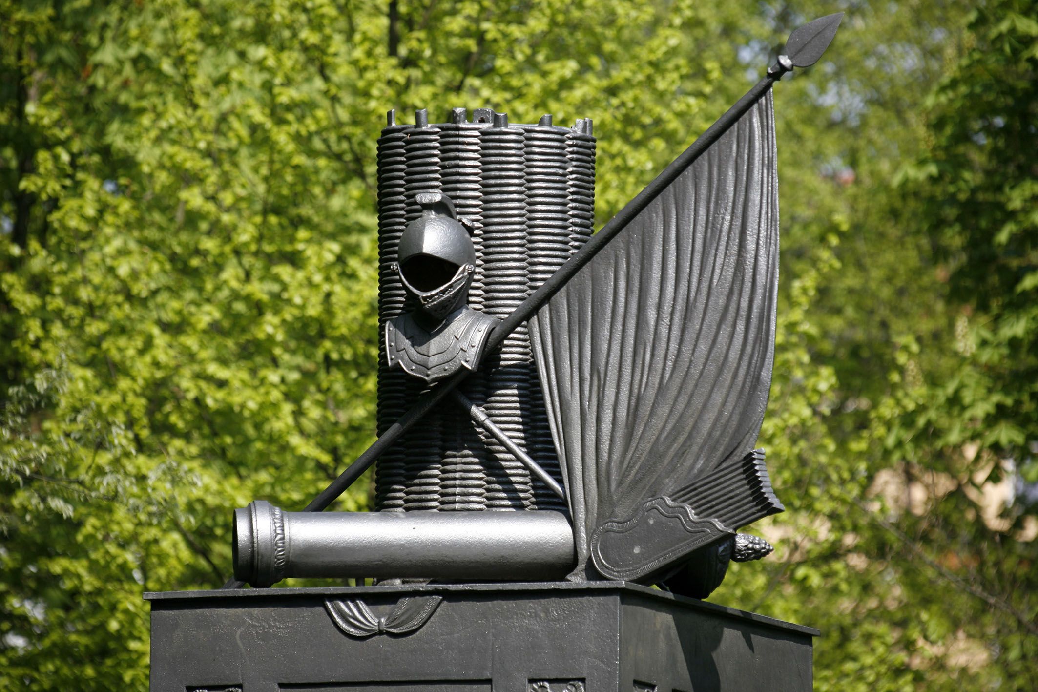 Fotografie: Ebenso aus dem 19. Jahrhundert: Das Eisenguss-Kunstwerk am Studentenwiesl, das an Baron von Zoller erinnern soll. 