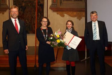 Fotografie - Dr.-Ing. Marianne Unterreitmeier - Preis für Frauen in Wissenschaft und Kunst 2021 - im Bild Prof. Dr. Baier, Oberbürgermeisterin Gertrud Maltz-Schwarzfischer, Dr.-Ing. Marianne Unterreitmeier, Professor Dr. Rainer Holmer (vlnr)