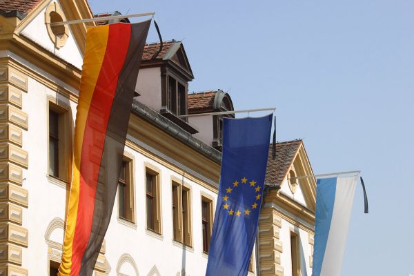 Beflaggung mit Trauerflor Altes Rathaus