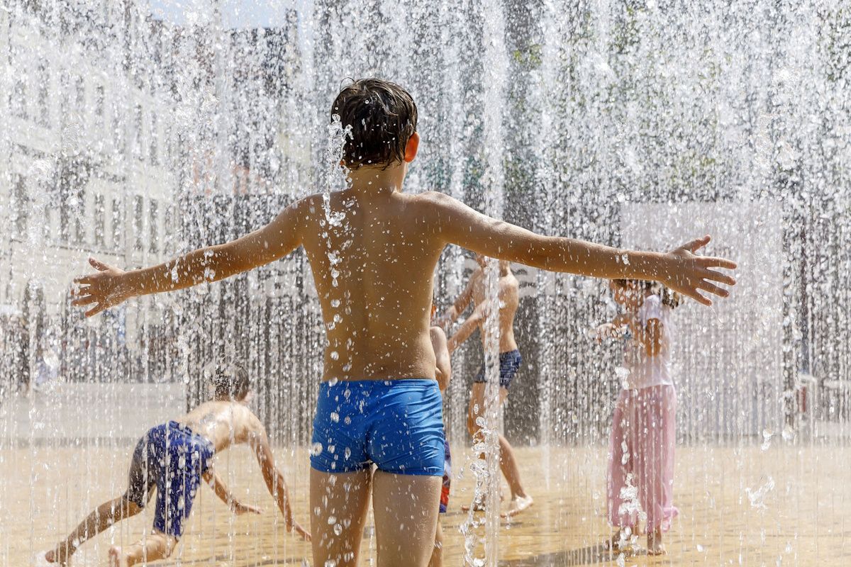 Fotografie: Junge in der PlayFountain