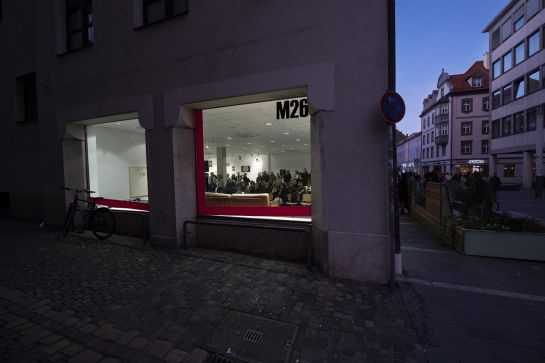 Fotografie – die Außenansicht der Kulturellen Zwischennutzung M26 bei abendlicher Stimmung (C) Katharina Tenberge-Holzer