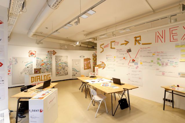 Pop-up-Raum Degginger voller Plakate