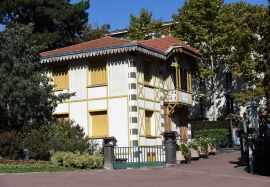 Fotografie – Außenansicht des Chalet Lecroq in Clermont-Ferrand