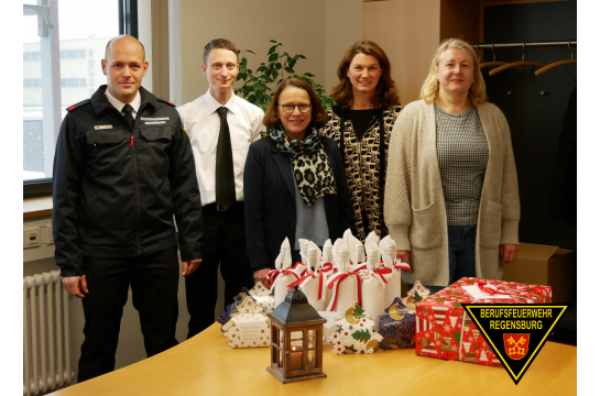 Stellv. Leitstellenleiter Fabian Fruth, Leitstellenleiter Martin Hartl, Oberbürgermeisterin Gertrud Maltz-Schwarzfischer, Landrätin Tanja Schweiger, Amtsleiterin Iris Krimm