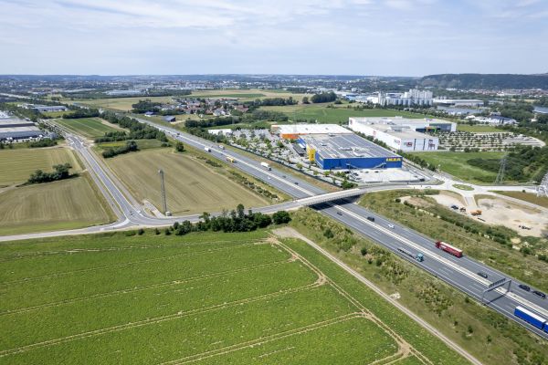 Fotografie: Luftaufnahme der neuen Verkehrsverbindung beim Möbelzentrum im Stadtosten