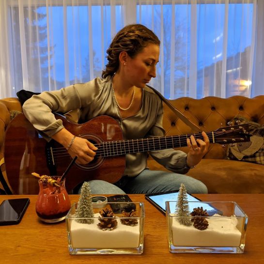 Musik spielt in ihrer Freizeit eine wichtige Rolle. (C) Hans-Carl Oberdallhoff