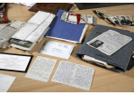 Fotografie: Zwei Schreiben von Alice Brandis an Fanny Hartl aus dem Ghetto mit der Bitte um Lebensmittel und Dinge für den täglichen Gebrauch (C) Bilddokumentation Stadt Regensburg