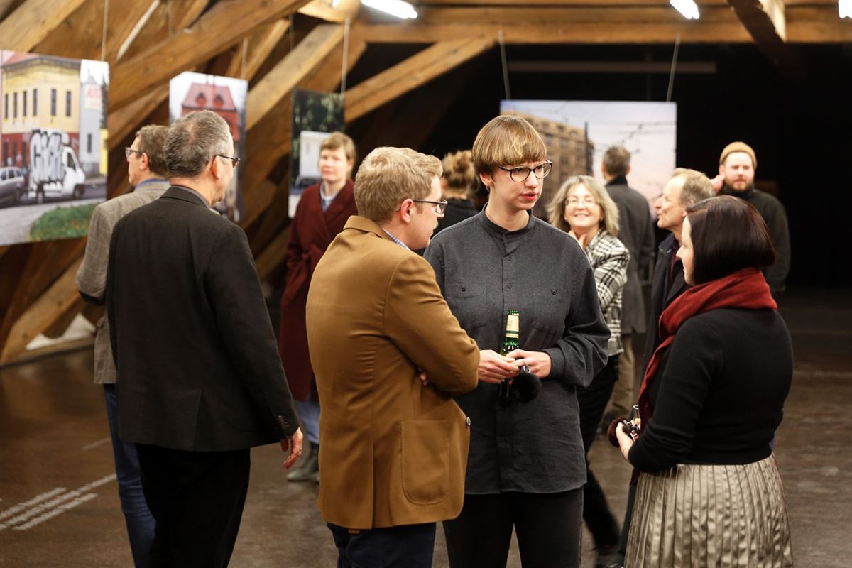 Kultur - Treffpunkt-Festival - Besucher im Gespräch