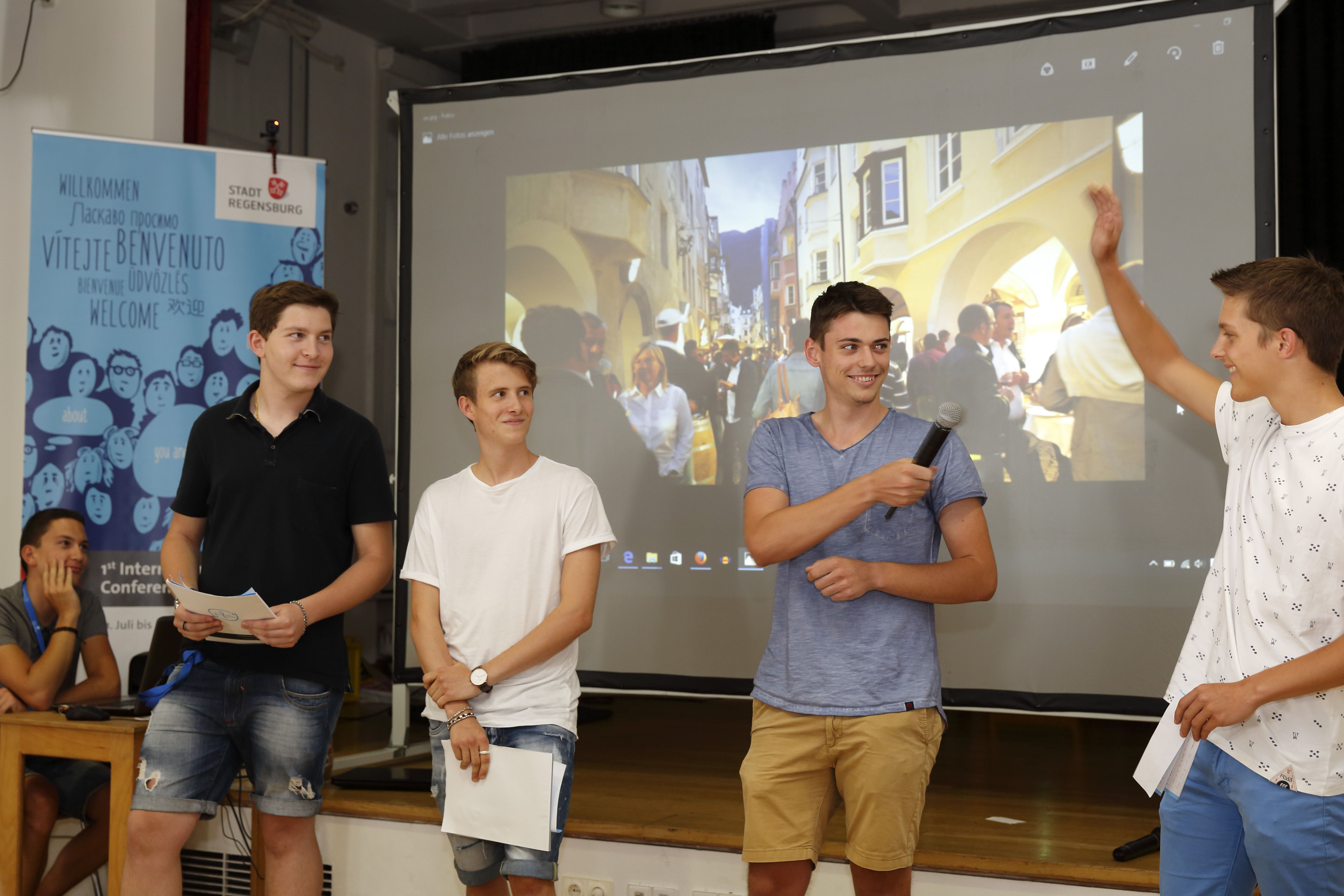 Fotografie: Teilnehmende aus Brixen bei der 1. Jugendkonferenz in Regensburg 2016
