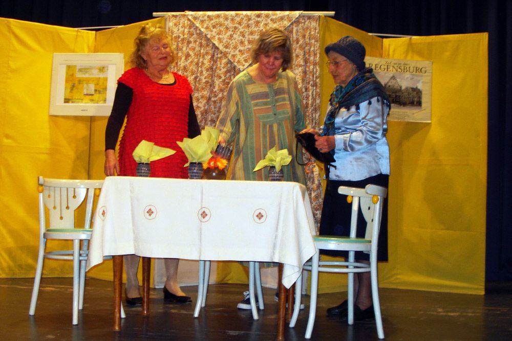 Die Bowle mit Irmgard Peters, Maranne Hinderks und Traudl Lämke