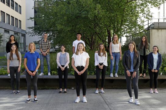 Nachwuchskräfte - Projekt Verhaltenskodex für Nachwuchskräfte ©Bilddokumentation Stadt Regensburg Projekt Verhaltenskodex für Nachwuchskräfte - Fotografie - Gruppenfoto der Projektgruppe (C) Bilddokumentation Stadt Regensburg