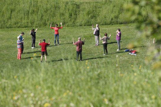 Fotografie: Personen machen Sport im Freien