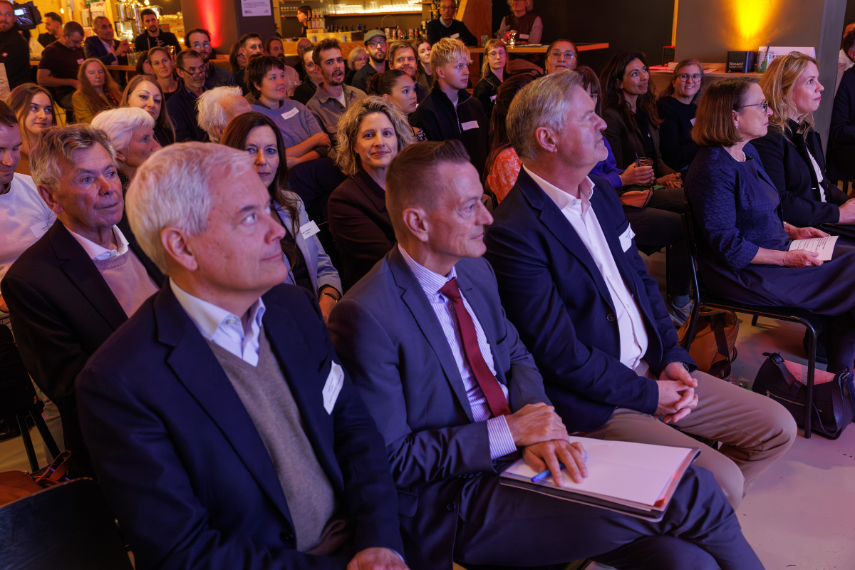 Fotografie - Blick ins Publikum im vollbesetzten DEGGINGER