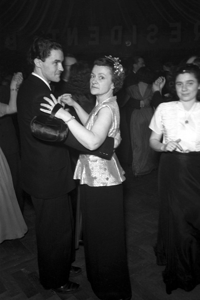 Wohltätigkeitsball des deutsch-amerikanischen Frauenklubs in der Jahnturnhalle Regensburg