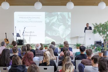 Bürgermeister Ludwig Artinger begrüßte die Gäste zur feierlichen Preisverleihung an der FOSBOS.
