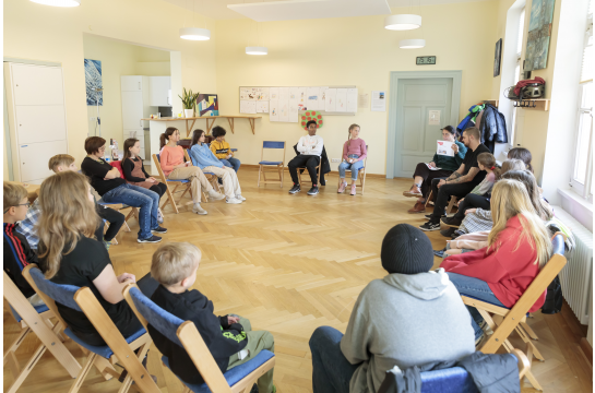 Fotografie: Gesprächsrunde von „NOAH – dein TagNachtHalt“ und dem Kinderbeirat