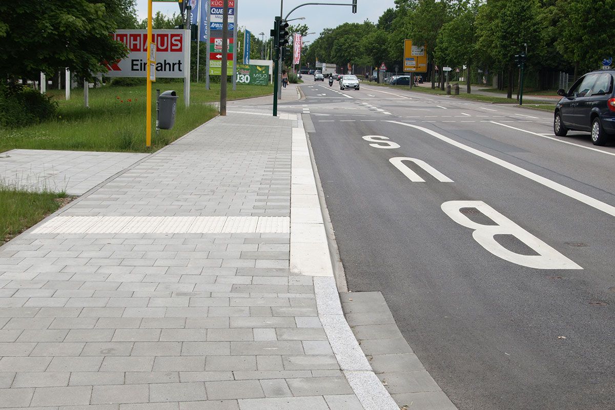 Knotenpunkt Bajuwarenstraße - Langobardenstraße nach Fertigstellung der Haltestelle