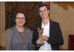 Verleihung des Brückenpreises 2019 - Bürgermeisterin Gertrud Maltz-Schwarzfischer (links im Bild) mit der Preisträgerin Dr. phil. Carolin Emcke (rechts)