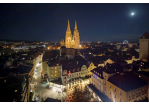 Fotografie - Nächtlicher Blick aus dem Rathausturm über die Stadt und das Riesenrad (C) Bilddokumentation Stadt Regensburg