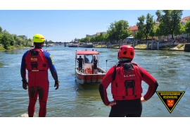 Boot und Mannschaft an der Donau