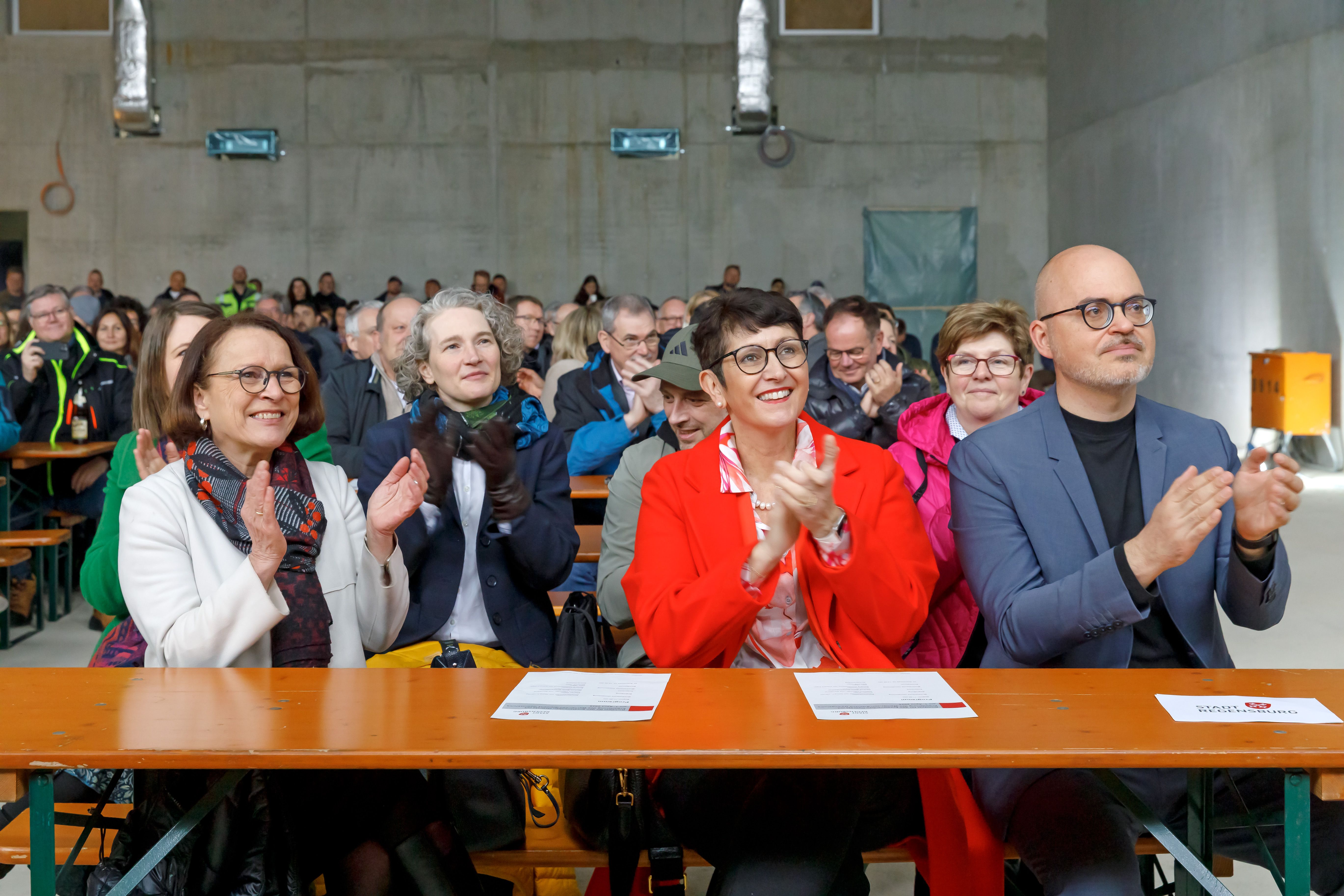 Fotografie: Richtspruch auf einer Hebebühne