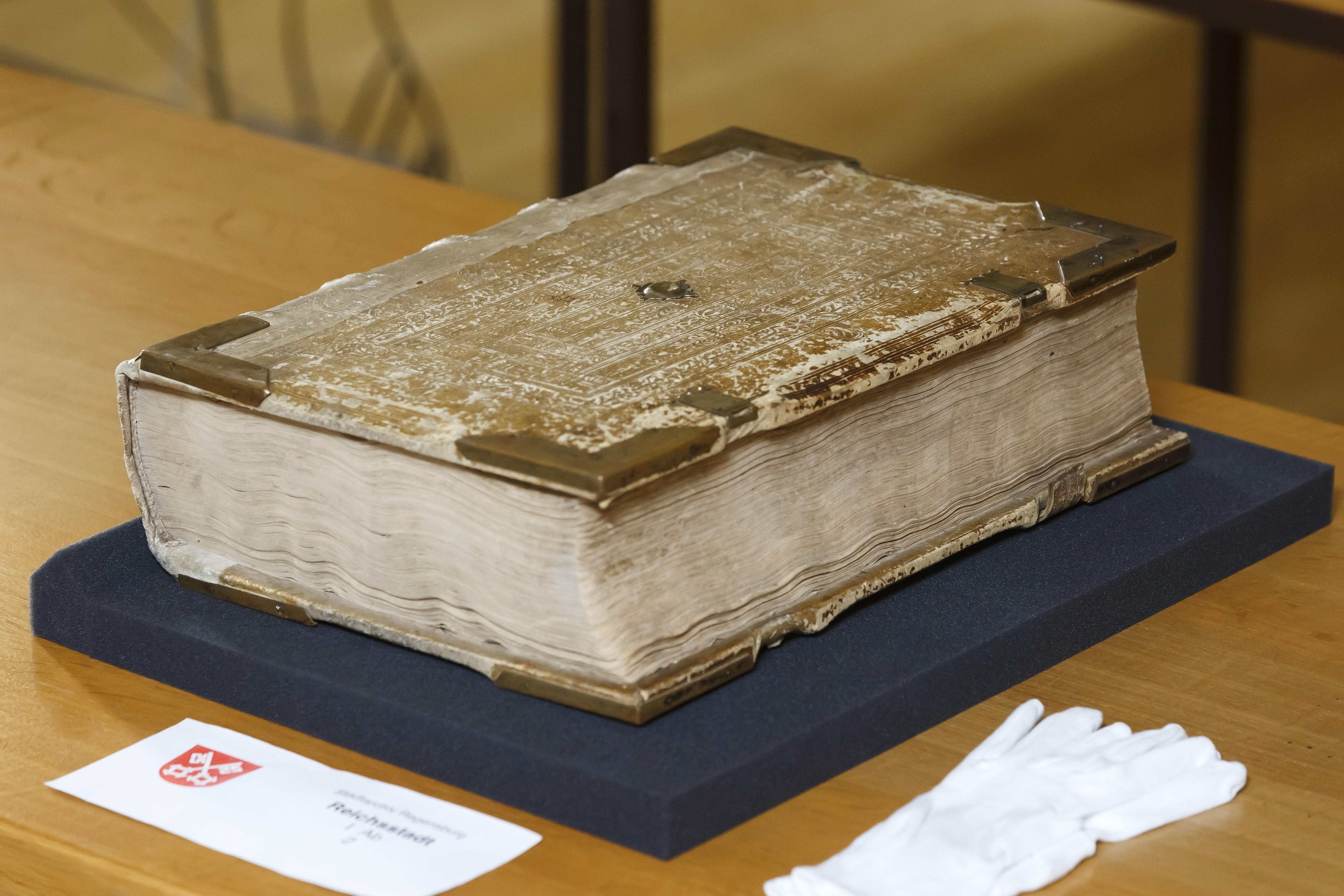 Das Freiheitenbuch ist ein Art frühes Gesetzbuch
der Stadt Regensburg.