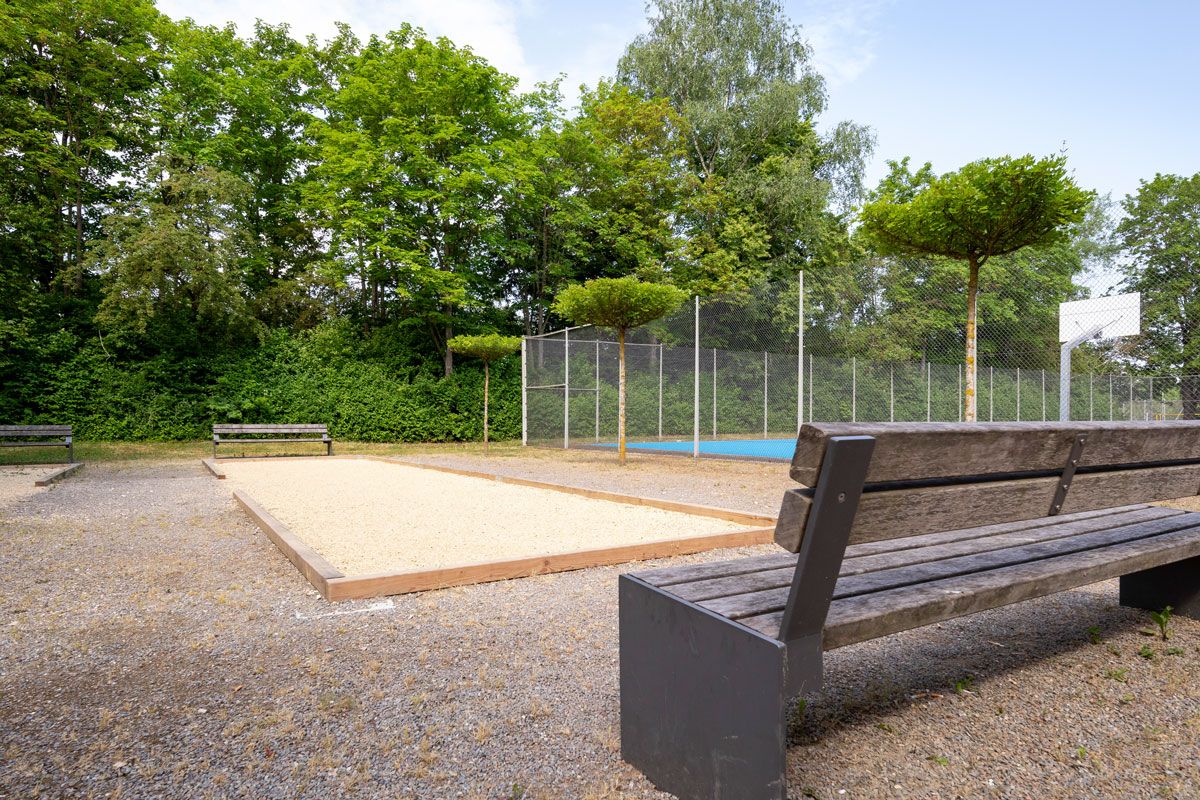Fotografie: Boule-Bahn und Beachvolleyball-Feld im Brixen-Park