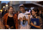 Fotografie: Junge Menschen beim Singen