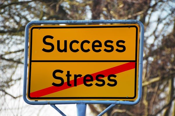 Straßenschild Stress