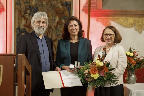 Fotografie: Dorina und Oleg Kuzenko mit Oberbürgermeisterin Gertrud Maltz-Schwarzfischer
