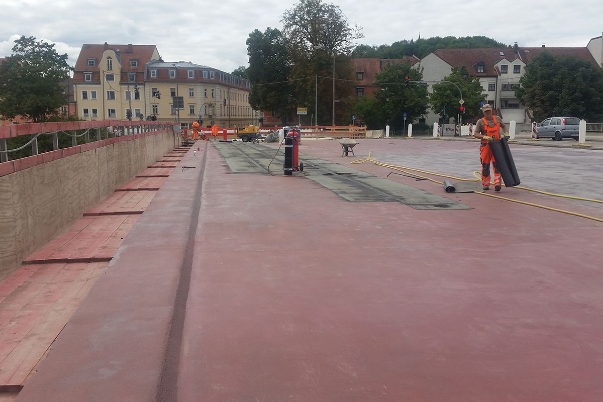 Bauarbeiten an der Reinhausener Brücke
