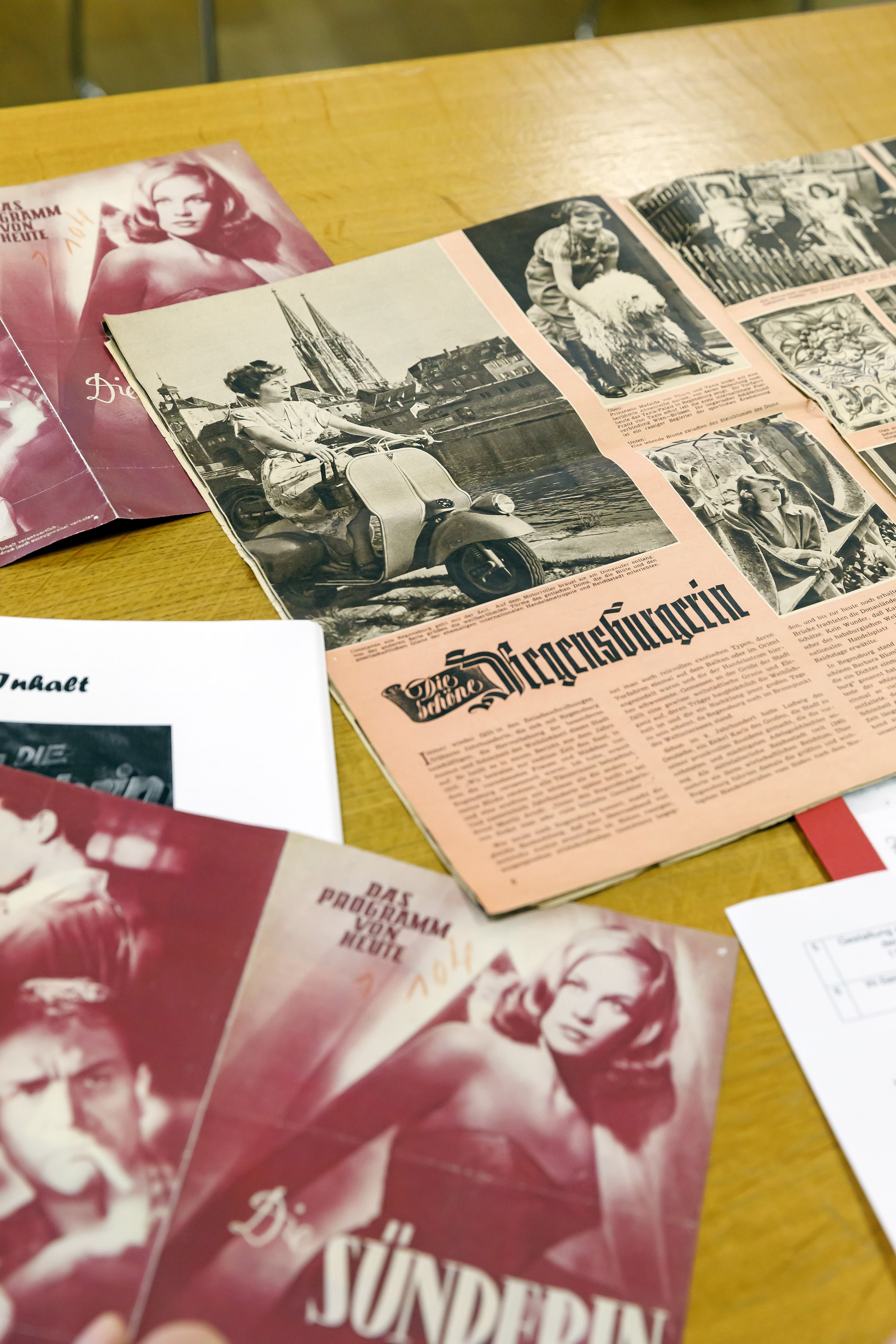 Fotografie: Innenseiten der Zeitschrift „Ihre Freundin“, Jahrgang 1951