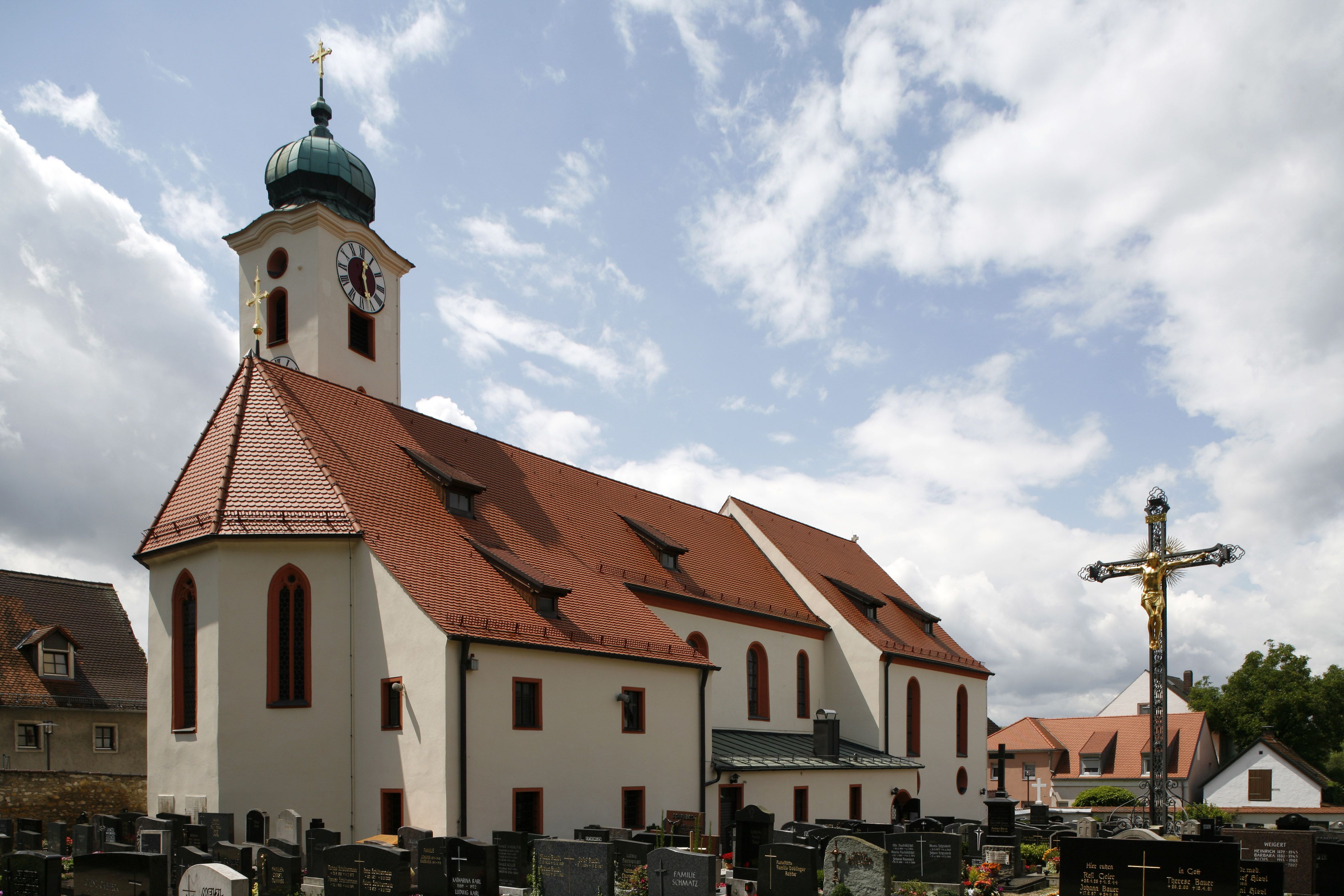 Fotografie: Pfarrkirche Mariä Himmelfahrt außen