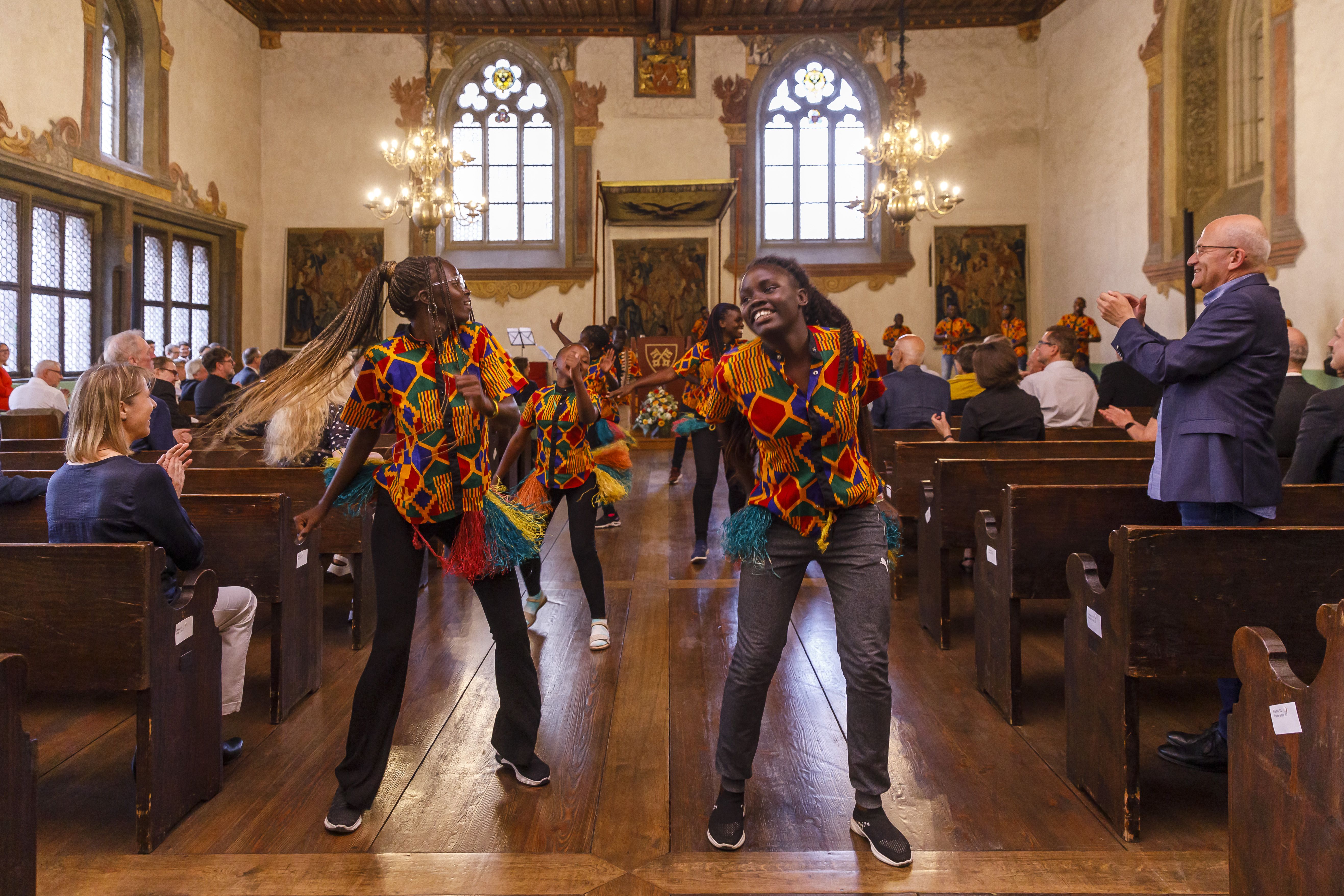 Fotografie: Die IMLS Chamuka Band tritt am 12. Mai bei der Tagung des Verbandes deutscher Musikschulen im Regensburger Reichssaal auf. 