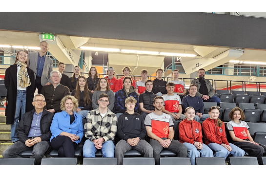Fotografie: Gruppenbild bei der Vorstellung des Teams Regensburg 2025