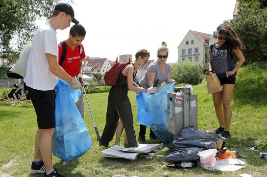 Fair Feiern - Müllsammel-Wettbewerb Jahninsel - 02 ©Bilddokumentation Stadt Regensburg Fair Feiern - Müllsammel-Wettbewerb Jahninsel (C) Bilddokumentation Stadt Regensburg