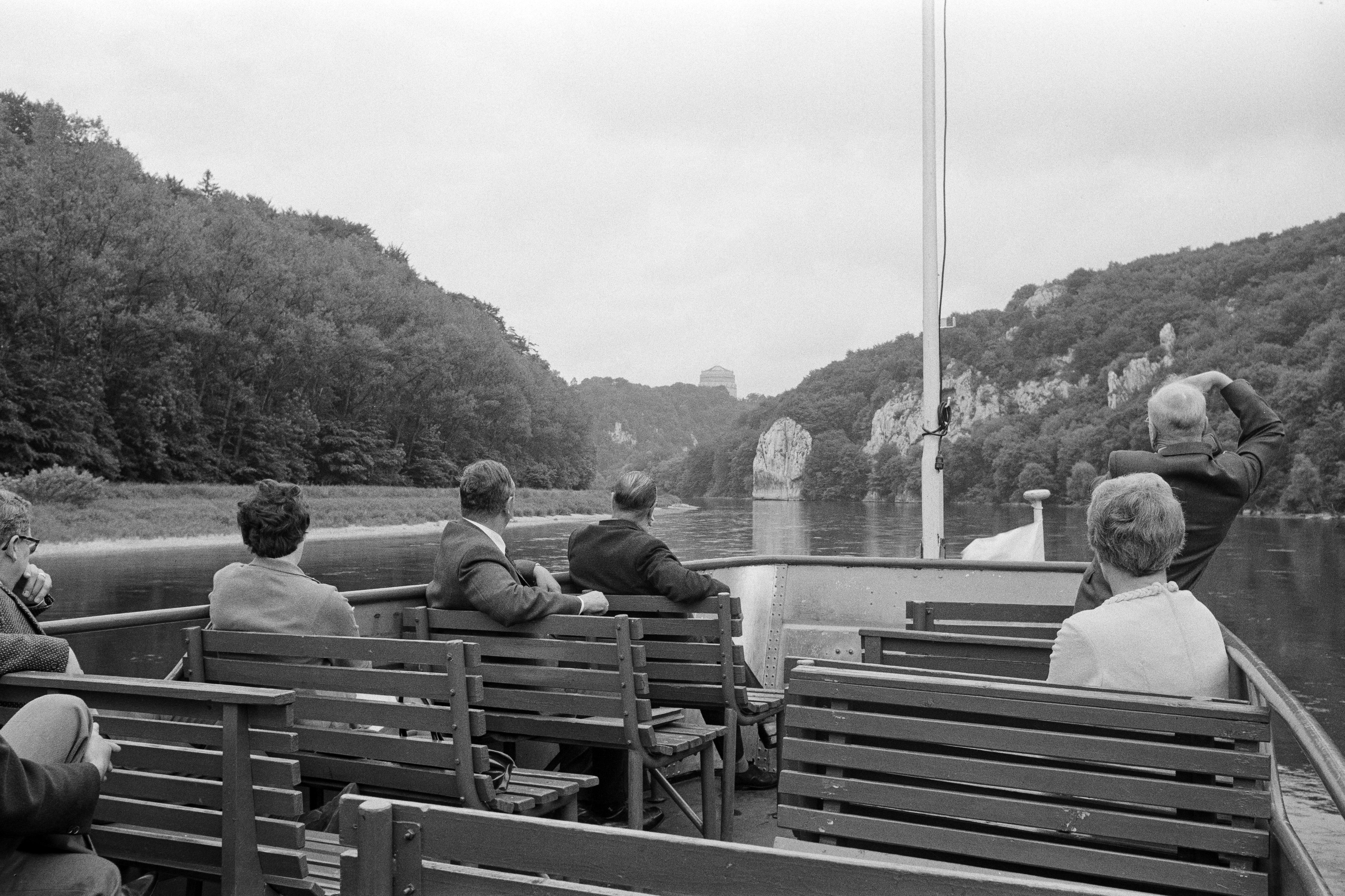 Fotografie: Mai 1969: Ausflug mit Bootsfahrt nach Kelheim mit der Partnerstadt-Delegation 