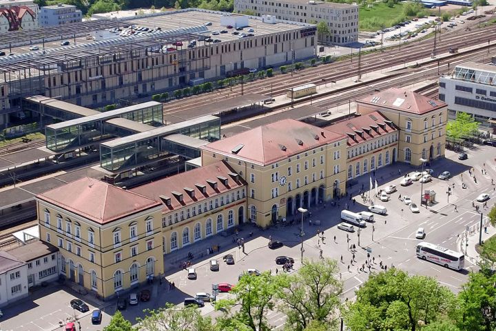 Bahnhofsvorplatz - Luftaufnahme