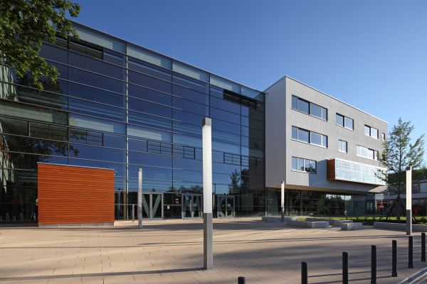 Fotografie: Außenansicht des Von-Müller-Gymnasiums