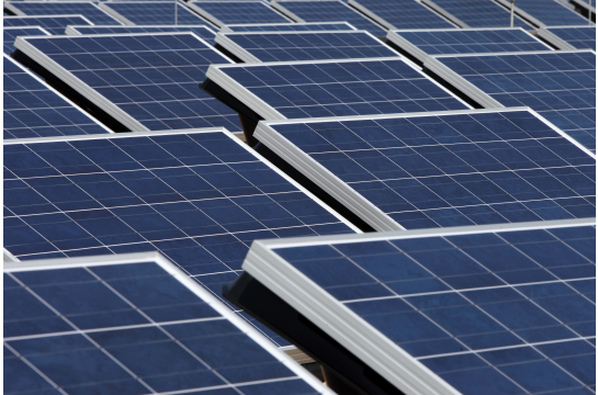 Fotografie: Nahaufnahme von Photovoltaik-Modulen