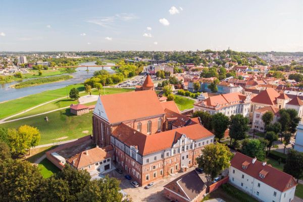 Zu sehen ist die Stadt Kaunas aus der Vogelperspektive.