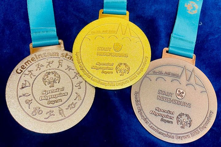 Fotografie: Medaillen in Gold, Silber und Bronze (C) Stadt Regensburg, Juliane von Roenne-Styra Special Olympics - Medaillen