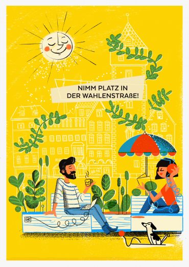 Grafik - zwei Menschen sitzen auf dem Citydeck-Parklet in der Wahlenstraße. Die linke Person trinkt ein Heißgetränk und hat einen Laptop auf dem Schoß, der in eine Steckdose des Parklets eingesteckt ist. Die Person auf der rechten Seite trägt Kopfhörer und liest, vor ihr sitzt ein Hund, der mit einem Ball spielt. Im Hintergrund ist die Wahlenstraße und das Degginger zu sehen, auf die sich die Begrünung des Citydecks ausweitet. Oben links im Bild ist eine lächelnde Sonne zu sehen. Darunter steht mittig: "Nimm Platz in der Wahlenstraße!" (C) Nadine Trautzsch Citydeck in der Wahlenstraße Illustration