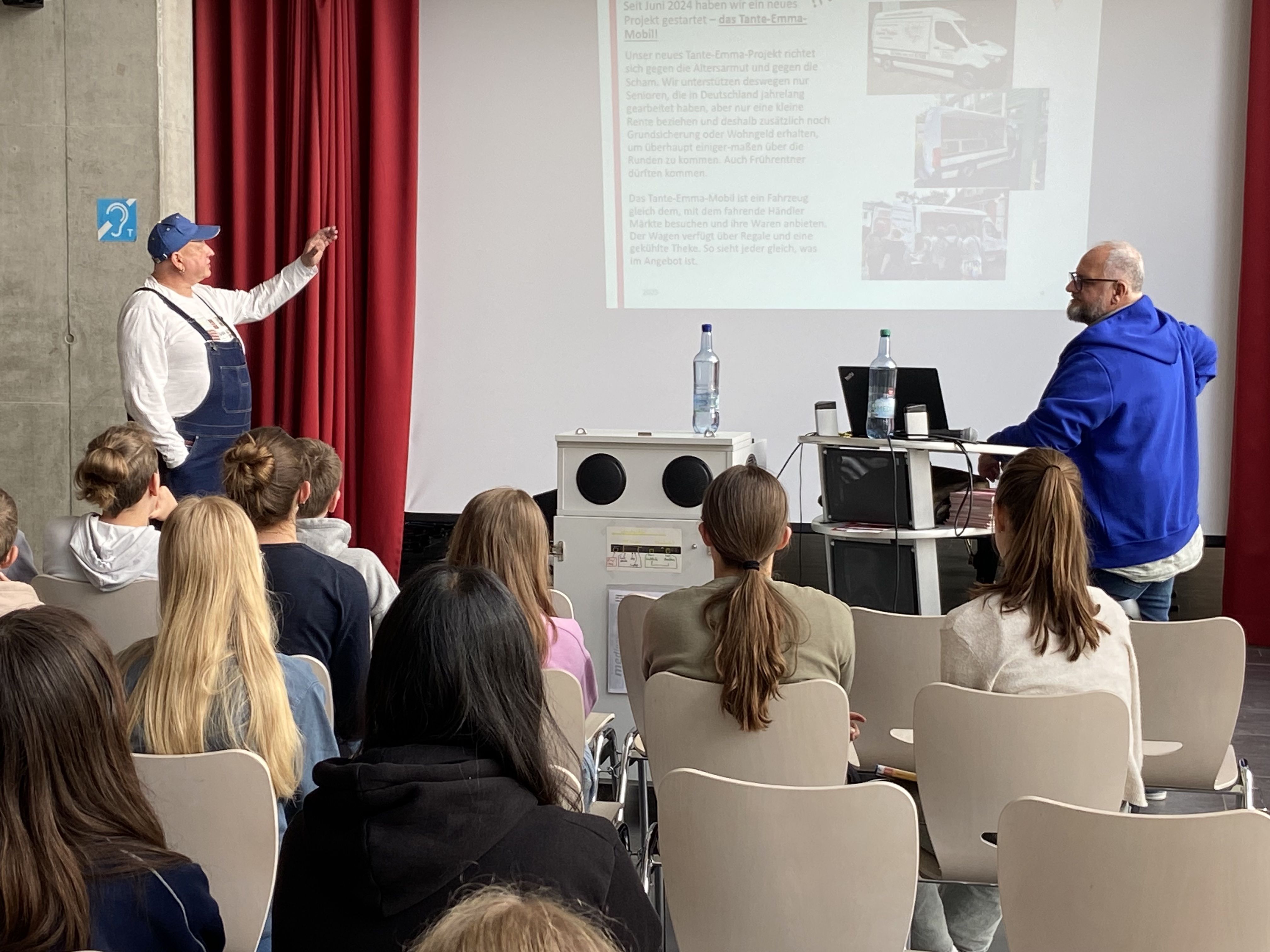 Anlässlich des diesjährigen Spendenlaufs durften wir besonderen Besuch an unserer Schule begrüßen Arn