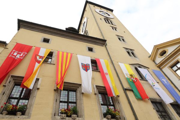 Beflaggung Partnerstädte Altes Rathaus