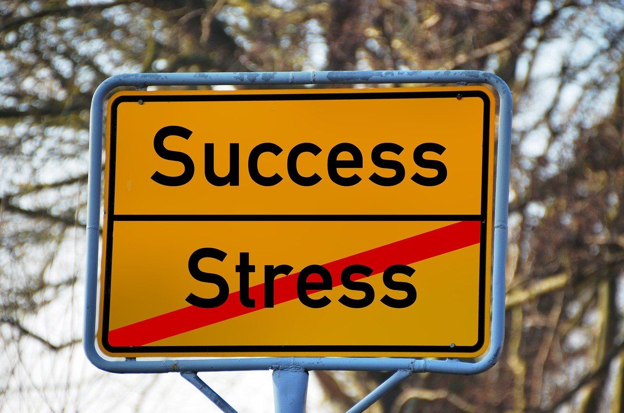 Straßenschild Stress