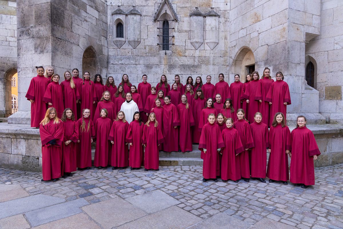 Fotografie – Gruppenbild des Mädchenchors der Domspatzen