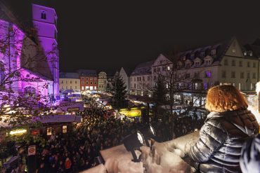 Fotografie: Oberbürgermeisterin Gertrud Maltz-Schwarzfischer eröffnet den Christkindlmarkt 2025.