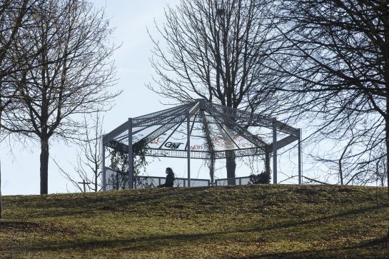 Fotografie: Der Pavillon markiert den höchsten Punkt des Parks. © Bilddokumentation Stadt Regensburg